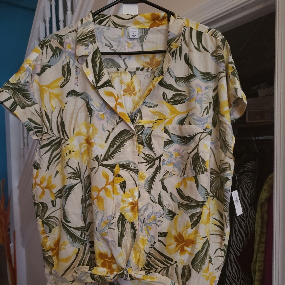 Brand new tie front shirt